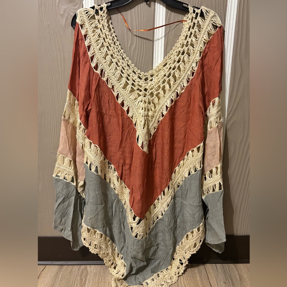 Umgee Colorblock Crochet V-Neck Boho Blouse in Rust, Sage & Cream